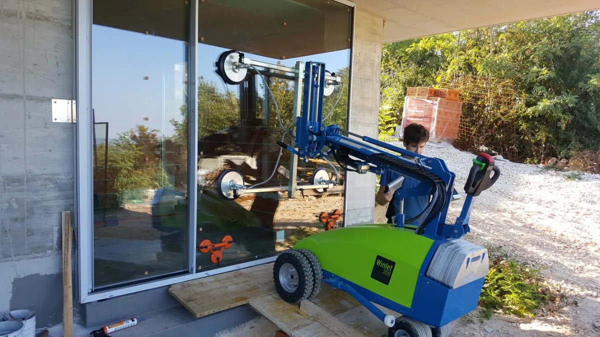 Zasteklevanje z robotom Winlet 350