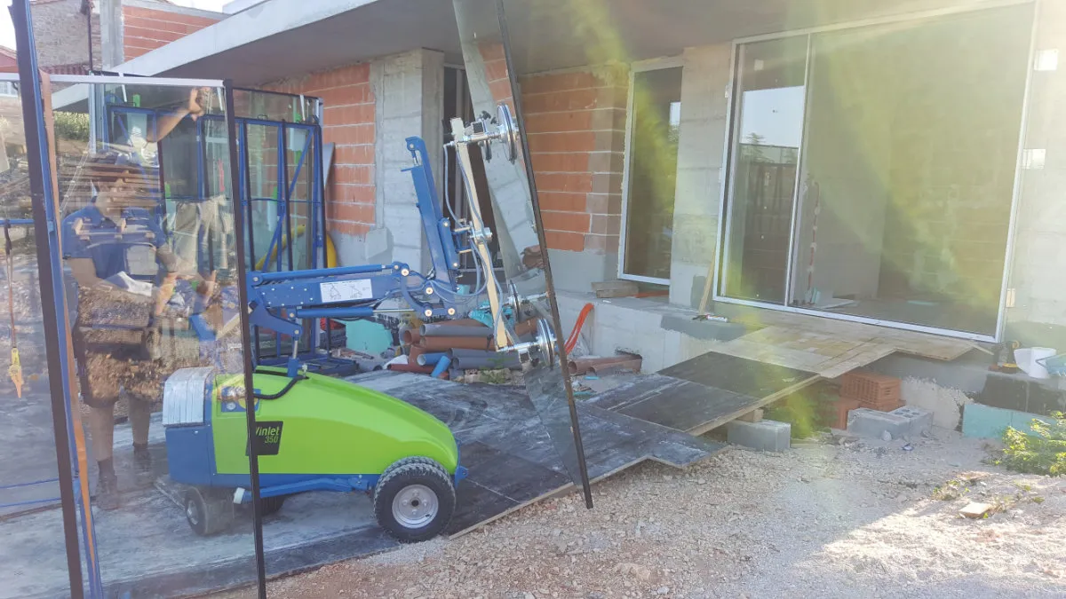 Zasteklevanje z robotom Winlet 350