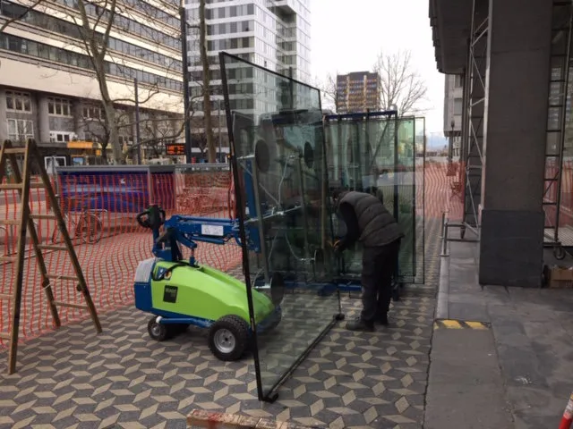 Zasteklevanje z robotom Winlet 350